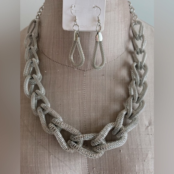 Silver Tone Metal Mesh Chain Link Necklace‎ Set - Picture 5 of 7